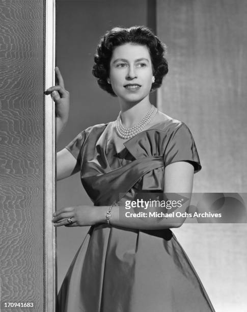 425 Queen Elizabeth Ii 1958 Photos and Premium High Res Pictures ...