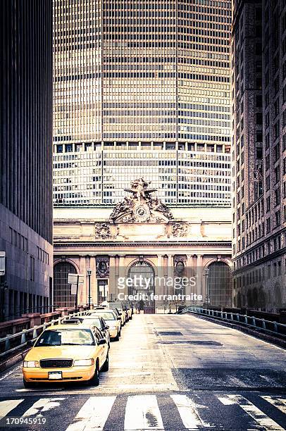 yellow taxis grand central station new york - grand central terminal nyc stock pictures, royalty-free photos & images