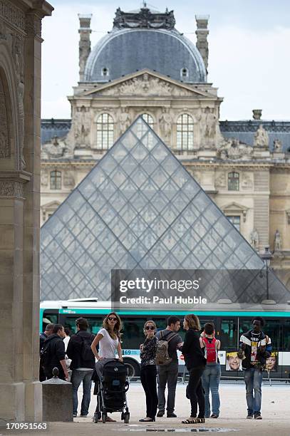 Model Gisele Bundchen and her sister Rafaela Bundchen are sighted near the 'Louvre' museum on June 20, 2013 in Paris, France.