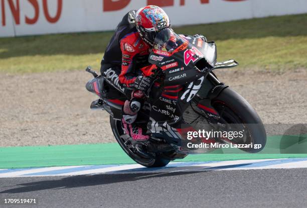 Aleix Espargaro of Spain and Aprilia Racing lifts the front wheel during the MotoGP of Japan - Qualifying at Twin Ring Motegi on September 30, 2023...