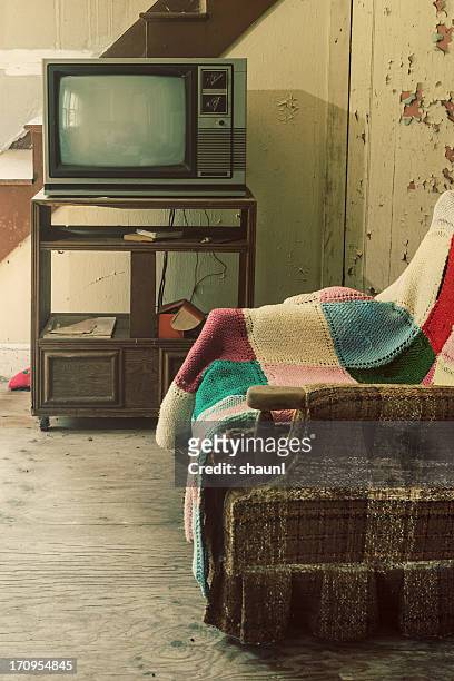 televisor de - 80s living room fotografías e imágenes de stock