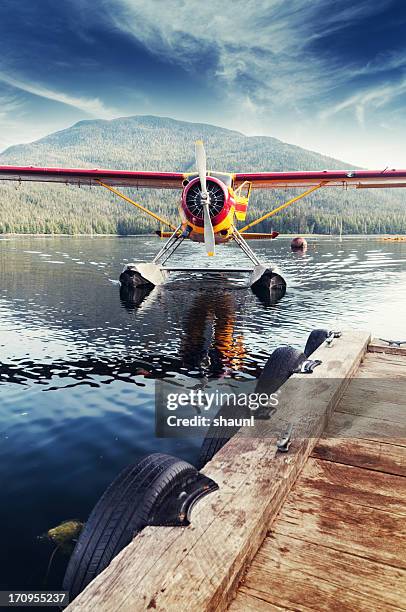 docking seaplane - watervliegtuig stockfoto's en -beelden