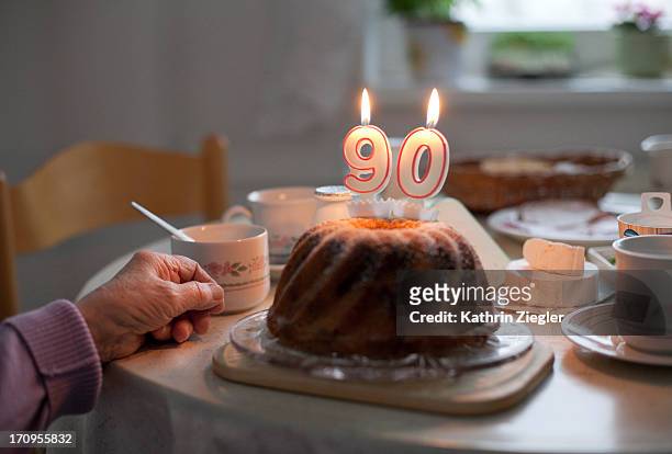 woman having breakfast on her 90th birthday - 80 jahre torte stock-fotos und bilder