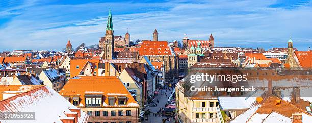 die skyline von nürnberg (nürnberg) im winter - nürnbergpanorama stock-fotos und bilder