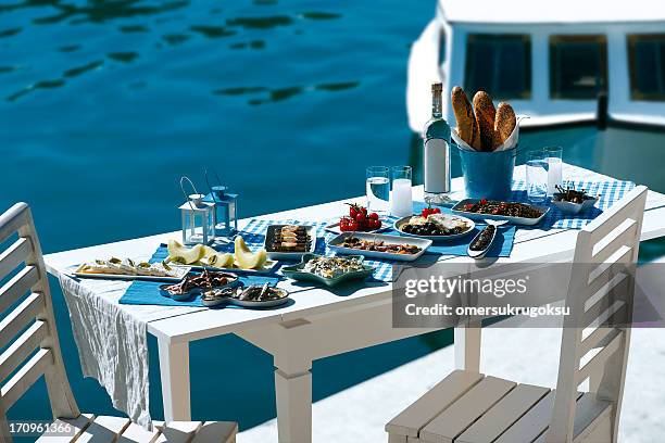 banquet - mediterraanse gerechten stockfoto's en -beelden