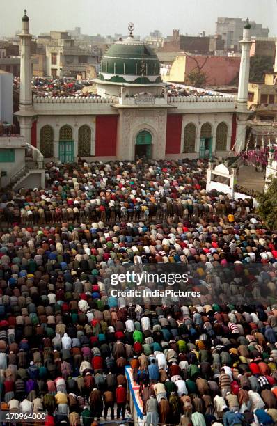 Talab Wasem Talab Photos and Premium High Res Pictures - Getty Images