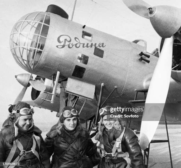 Order-bearers captain polina osipenko , deputy to the supreme soviet of the ussr valentina grizodubova , and senior lieutenant marina raskova right...