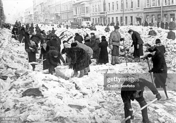 Residents clearing snow and ice from nevsky prospect in leningrad during world war ll, 1942.
