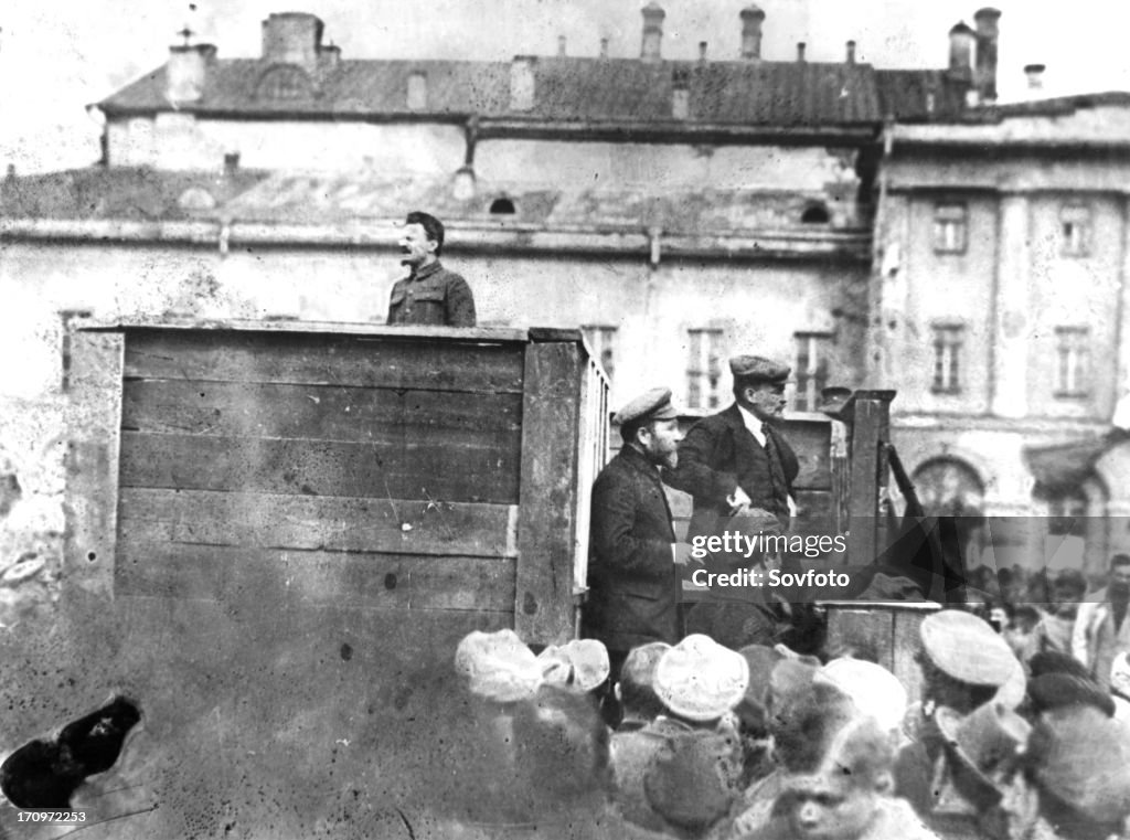 Leon trotsky addressing troops on their way to the polish front (civil war period), may 5th 1920, sverdlov square, moscow, on the stairs behind the speakers' platform are lev kamenev (in peaked cap) and v,i, lenin.