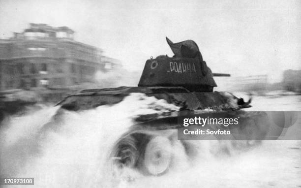 World war 2, battle of stalingrad, a soviet t-34 tank 'rodina' in the square of fallen fighters in stalingrad, january 1943.