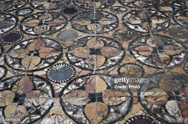 Sectile Sectile Photos and Premium High Res Pictures - Getty Images