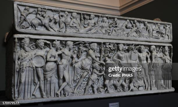 Roman Art. Sarcophagus with Dionysus and Ariadne. Marble. C. 200 A.C. From Vigna Casali, Rome. Carlsberg Glyptotek Museum. Copenhagen. Denmark.