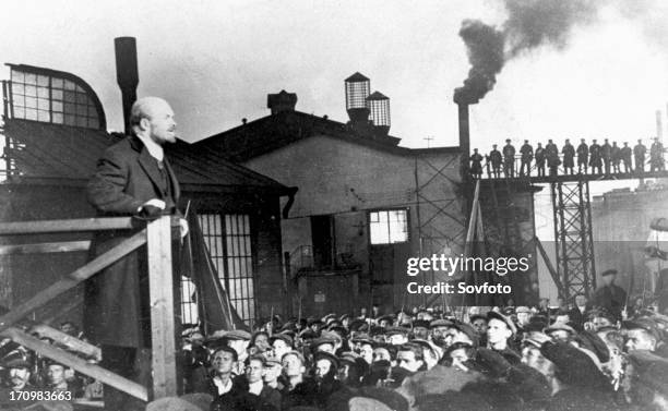 Scene from an unidentified film, depicting Russian communist leader Vladimir Lenin addressing a crowd of factory workers, circa 1925. The scene is a...