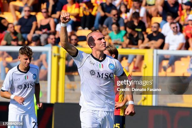 Leo Østigård of SSC Napoli celebrates after scoring a goal during the Serie A TIM match between US Lecce and SSC Napoli at Stadio Via del Mare on...