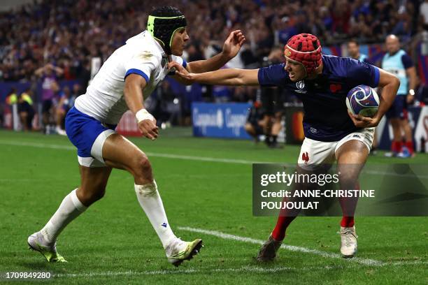 France's left wing Louis Bielle-Biarrey hands off Italy's outside centre Juan Ignacio Brex to score France's second try during the France 2023 Rugby...