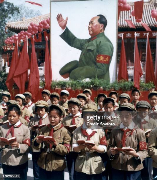 Pest daytime Literacy 140 Mao Tse Tung Red Book Photos and Premium High Res Pictures - Getty  Images