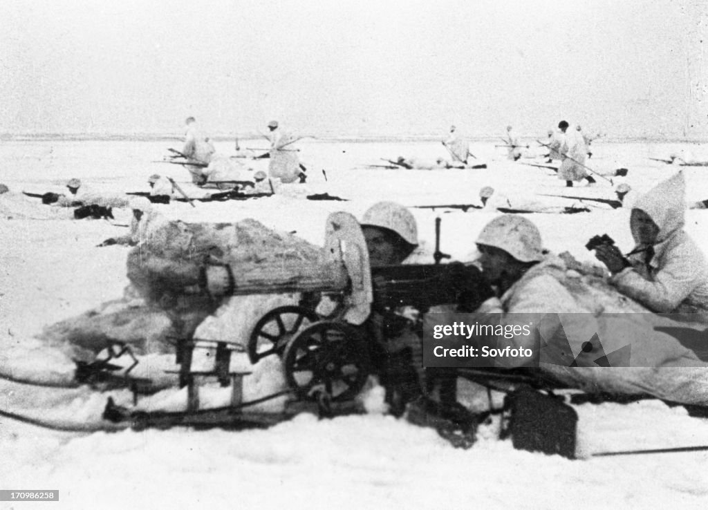 Soviet-finnish war, 1939-1940, a soviet machine-gun crew, using maxim machine-guns, supporting advancing infantry, a still from the newsreel documentary film, 'mannerheim line'.