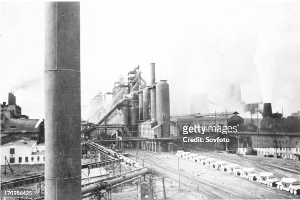 Blast furnace of the magnitogorsk iron and steel works, the largest in the soviet union, 1930s.