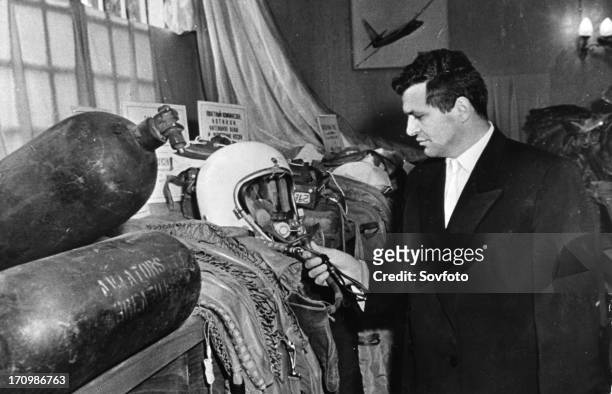 Spy plane pilot Francis Gary Powers poses with his flight helmet at exhibition of u2 plane wreckage and other evidence related to his moscow trial,...