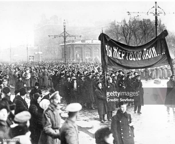Funeral procession of petrograd citizens for the victims of february revolution 1917.