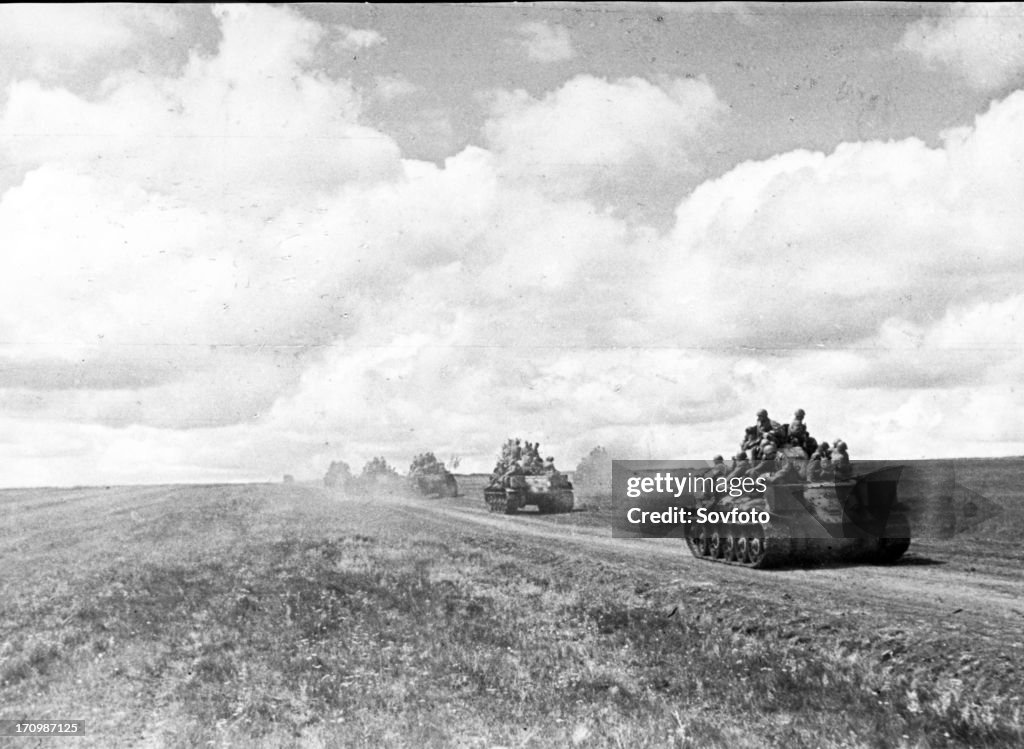 Red army tanks move into forward positions in kursk bulge in july 1943.