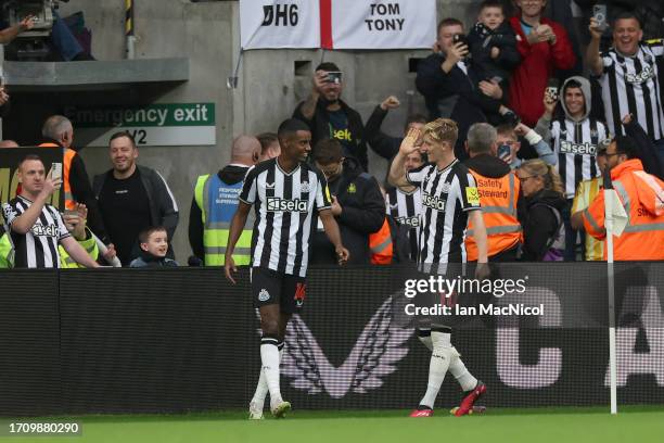 Alexander Isak of Newcastle United celebrates with teammate Anthony Gordon after scoring the team's second goal from a penalty during the Premier...