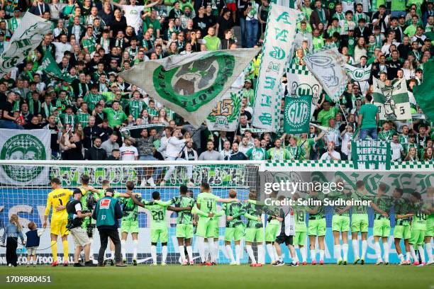 The players of VfL Wolfsburg show their appreciation to the fans at full-time following the Bundesliga match between VfL Wolfsburg and Eintracht...