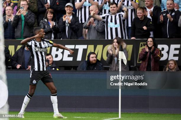 Alexander Isak of Newcastle United celebrates after scoring the team's second goal from a penalty during the Premier League match between Newcastle...