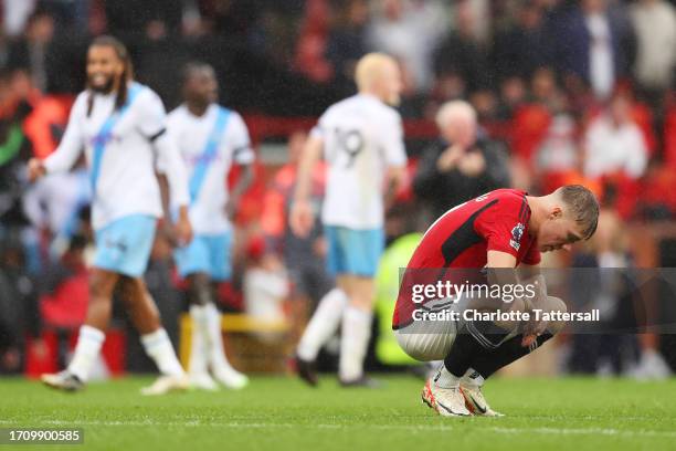 Rasmus Hojlund of Manchester United looks dejected at full-time following the Premier League match between Manchester United and Crystal Palace at...