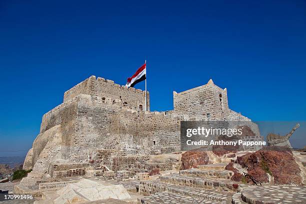 the castle over the mountain of the city of taizz - taiz yemen stock pictures, royalty-free photos & images