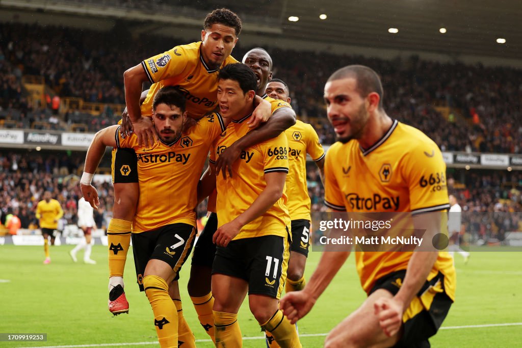 Hwang HeeChan of Wolverhampton Wanderers celebrates with teammates