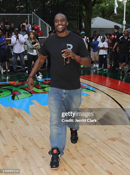 Dee Brown Dunk Contest Photos and Premium High Res Pictures - Getty Images