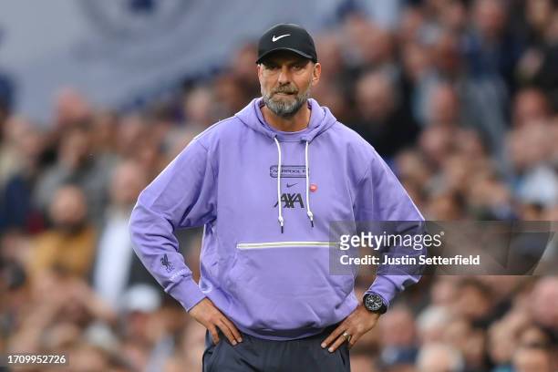 Juergen Klopp, Manager of Liverpool, looks dejected during the Premier League match between Tottenham Hotspur and Liverpool FC at Tottenham Hotspur...