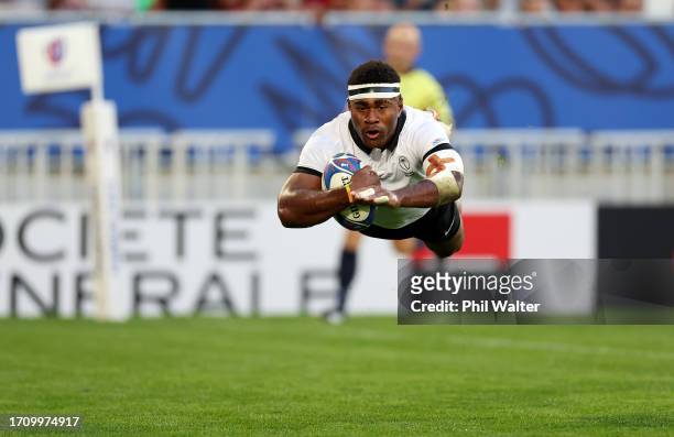 Vinaya Habosi of Fiji scores his team's second try during the Rugby World Cup France 2023 match between Fiji and Georgia at Nouveau Stade de Bordeaux...