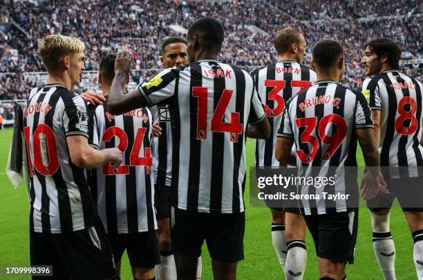 Alexander Isak of Newcastle United celebrates with teammates after scoring Newcasltes second goal during the Premier League match between Newcastle...