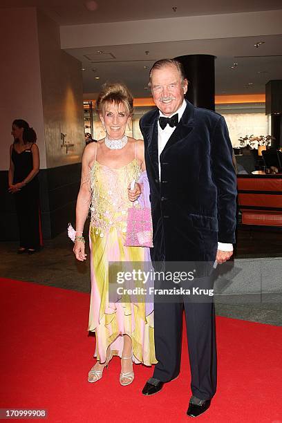 Gunilla Gräfin Von Bismarck Und Ferdinand Fürst Von Bismarck Bei Der Internationalen Gala "Art For Children" Zugunsten Der Organisation Innocence In...