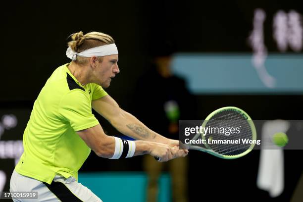 Alejandro Davidovich Fokina of Spain returns a shot during the Men's Singles Round of 16 match against Alexander Zverev of Germany on day 5 of the...