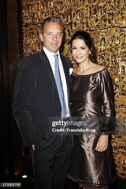 Schauspielerin Mariella Ahrens Und Ihr Ehemann Patrick Graf Von Faber Castell Beim Charity Dinner Zu Gunsten Lebensherbst E. V. Im "Uma" Restaurant...