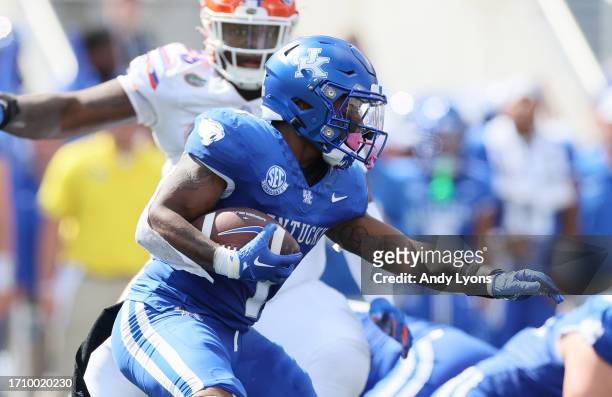 Ray Davis the Kentucky Wildcats runs with the ball against the Florida Gators at Kroger Field on September 30, 2023 in Lexington, Kentucky.