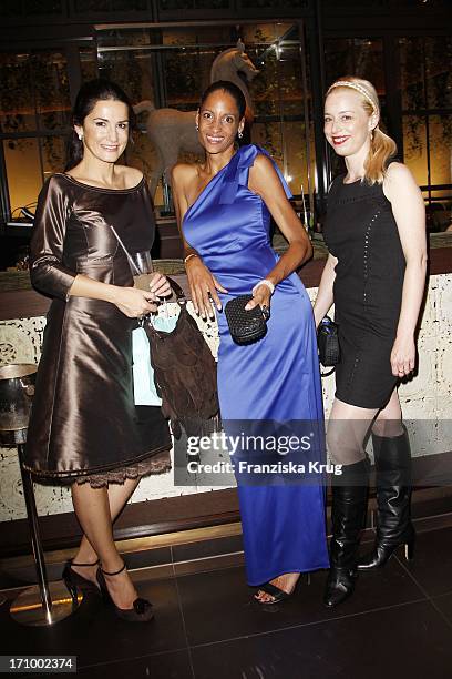 Mariella Gräfin Von Faber Castell Beim Charity Dinner Zu Gunsten Lebensherbst E. V. Im "Uma" Restaurant Im Hotel Adlon In Berlin Am 041010