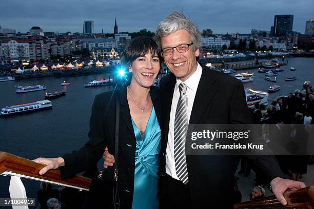 Sandra Maahn Und Dr. Christoph Goetz Bei Der Taufe Der "Mein Schiff" Im Hamburger Hafen In Hamburg