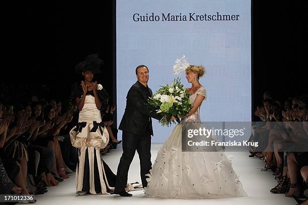Designer Guido Maria Kretschmer Bei Seiner Modenschau