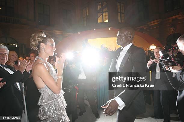 Heidi Klum Mit Ehemann Seal Tanzen Beim "Dreamball - Träume Machen Mut" Zugunsten Dkms Life Im Schlüterhof Des Historischen Museum In Berlin