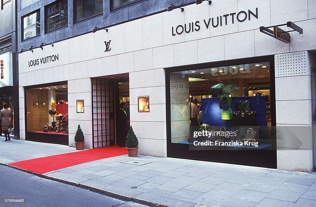 Präsentation Neuer Taschen Von Louis Vuitton In Hamburg 240496 Foto di  attualità - Getty Images