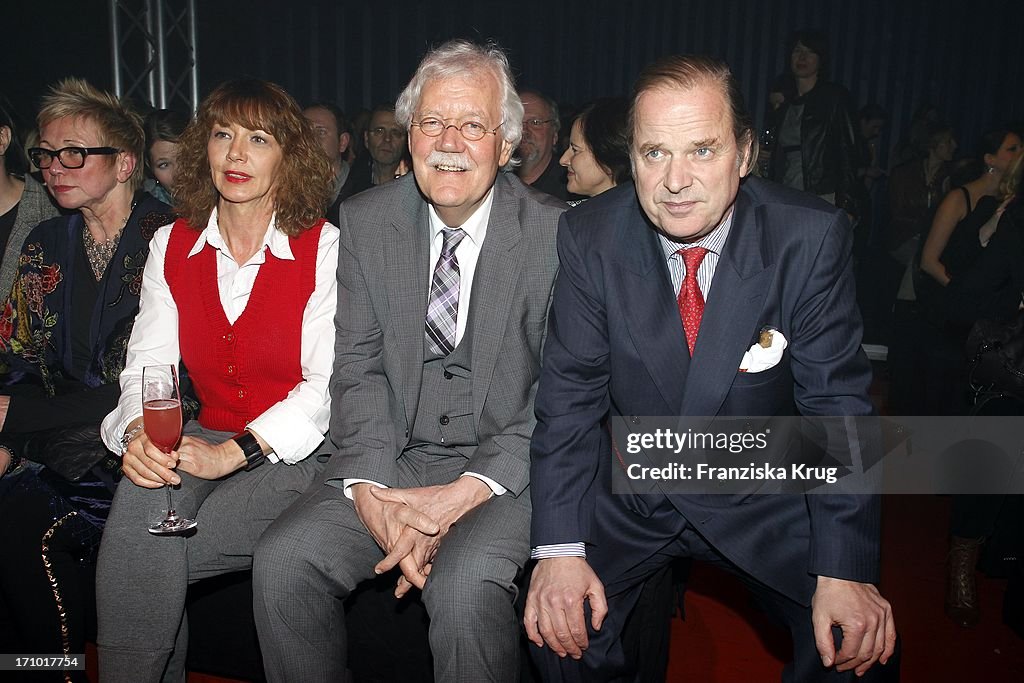 Carlo Von Tiedemann Mit Ehefrau Julia Und Enno Baron Von Ruffin Bei carlo-von-tiedemann-mit-ehefrau-julia-und-enno-baron-von-ruffin-bei