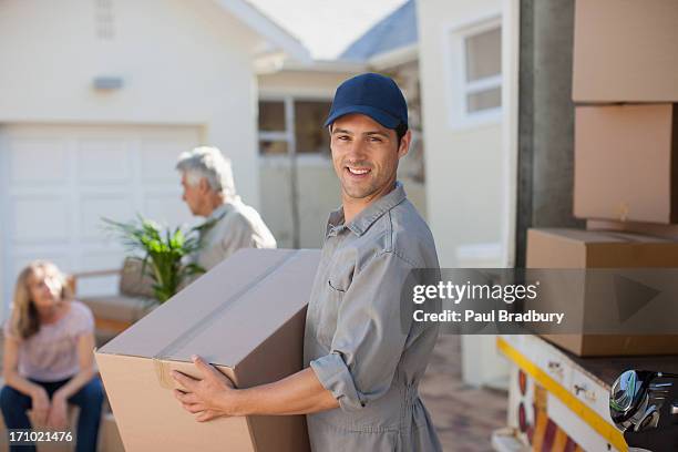 Moving House Help Home Mover Help Photos and Premium High Res Pictures - Getty Images