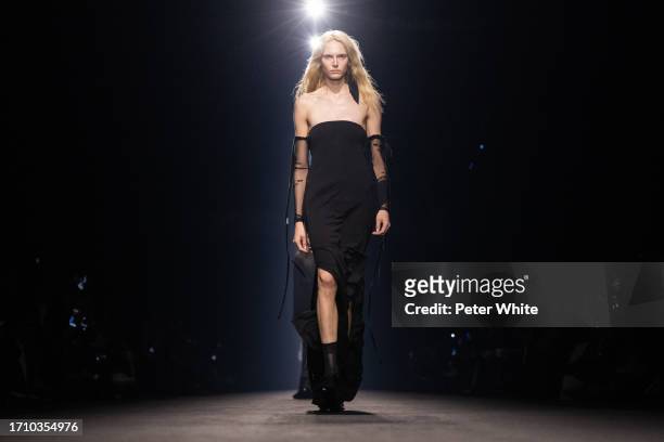 Alex Consani walks the runway during the Ann Demeulemeester Womenswear Spring/Summer 2024 show as part of Paris Fashion Week on September 30, 2023 in...