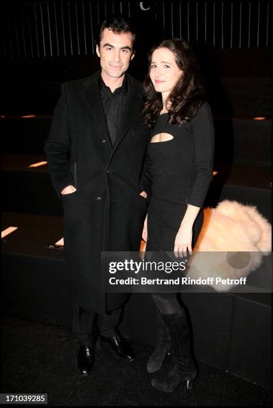 Chloe Raphael Raphael Enthoven and Chloe Lambert at The Dior Fashion Show... Photo d ...