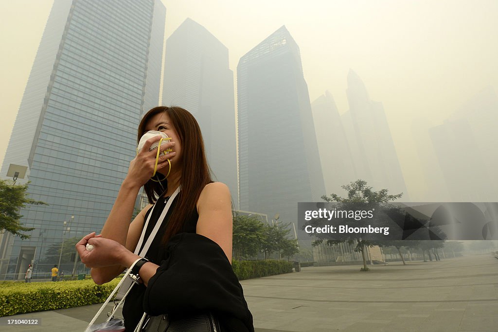 Smog at Hazardous as Singapore Spars With Jakarta on Fires