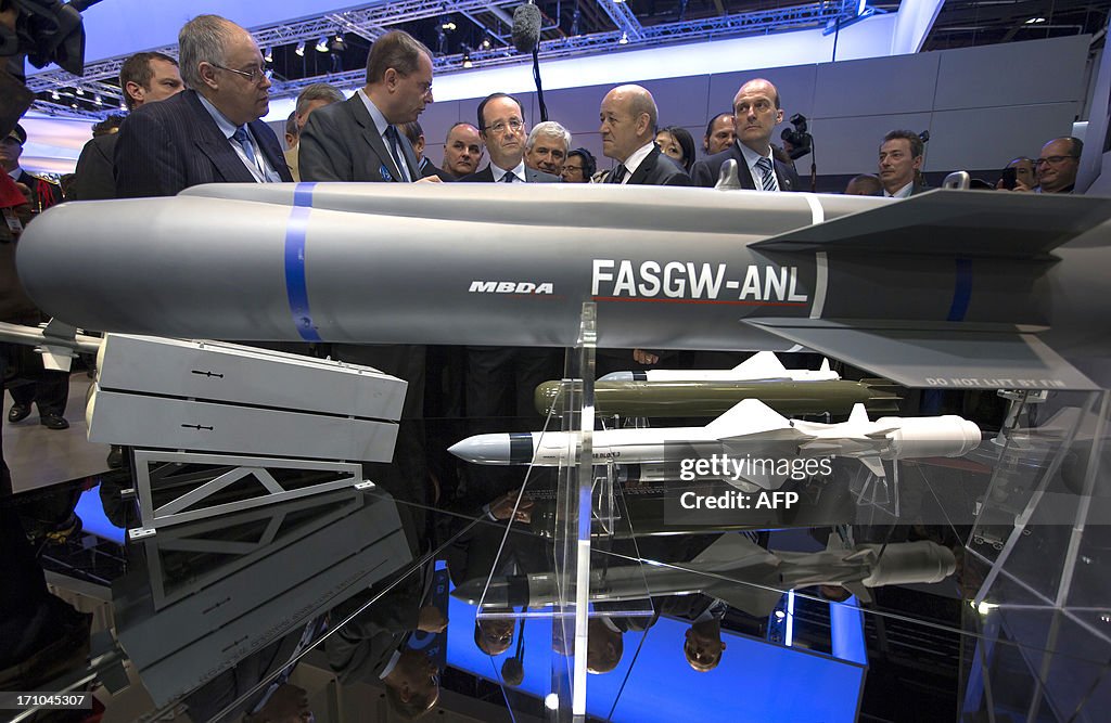 FRANCE-AEROSPACE-SHOW-BOURGET-HOLLANDE